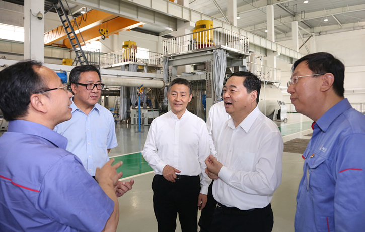 郝鹏与壹定发集团一线科技人员深刻互换