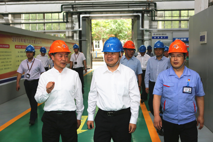 郝鹏参观调查壹定发集团所属企业汽轮机公司